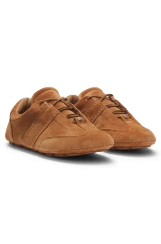 Sneakers i mocka med Double B-monogram
