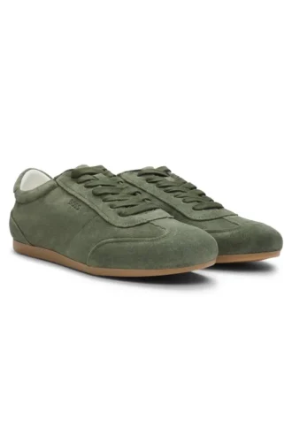sneakers i mocka med logodetaljer 1 330x500 - Sneakers i mocka med logodetaljer