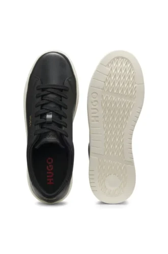 Sneakers i nappaläder med guldfärgat logo
