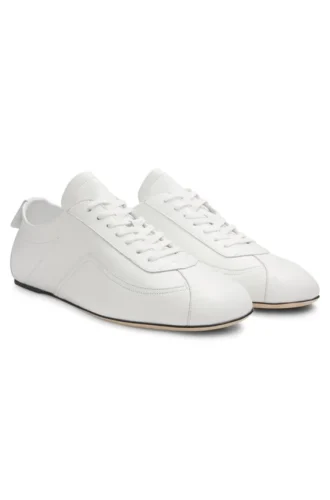 Sneakers i nappaläder med präglad logotyp