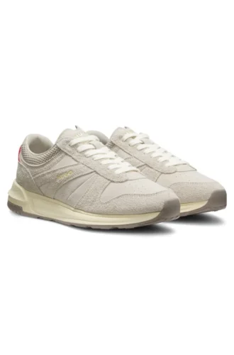 Sneakers i strukturerat mocka med logodetaljer