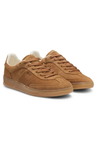 Sneakers med gummisula i mocka