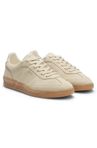 Sneakers med gummisula i mocka