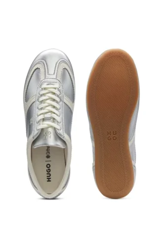 Sneakers med komfortinlägg och silverfärgat ovandel