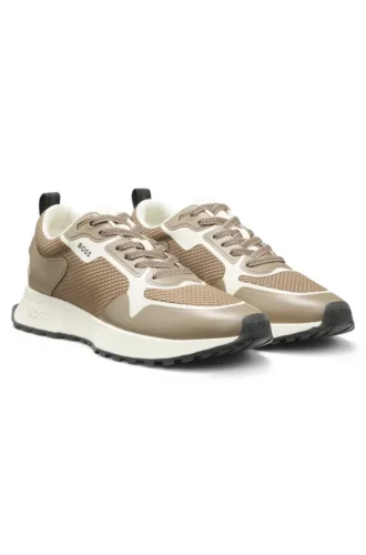 Sneakers med meshdetaljer i blandade material