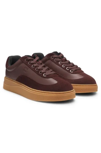 Sneakers med mocka-detaljer och låg profil