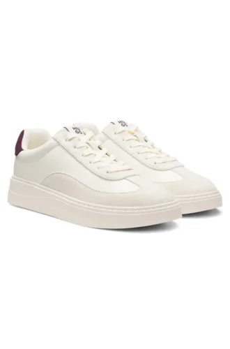 Sneakers med mocka-detaljer och låg profil