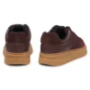 Sneakers med mocka-detaljer och låg profil