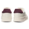 Sneakers med mocka-detaljer och låg profil
