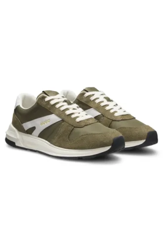 Sneakers med mocka-detaljer och logotyp