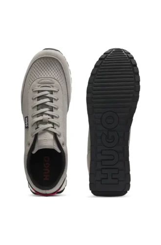 Sneakers med stickat ovandel och logotypflagga