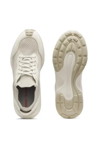 Sneakers med stickat ovandel och präglad logotyp