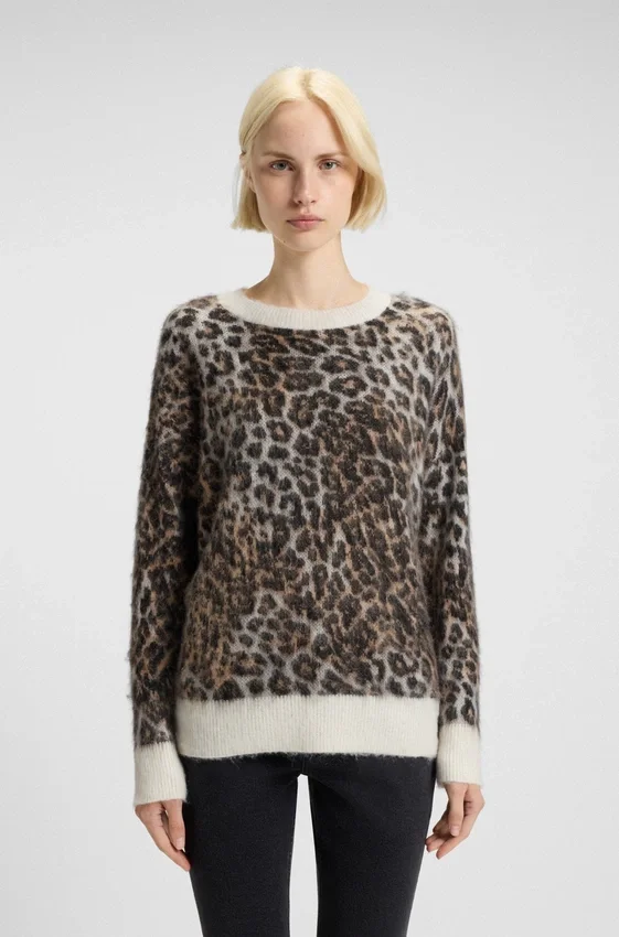 Stickad tröja med leopardmönster Stickad tröja med leopardmönster
