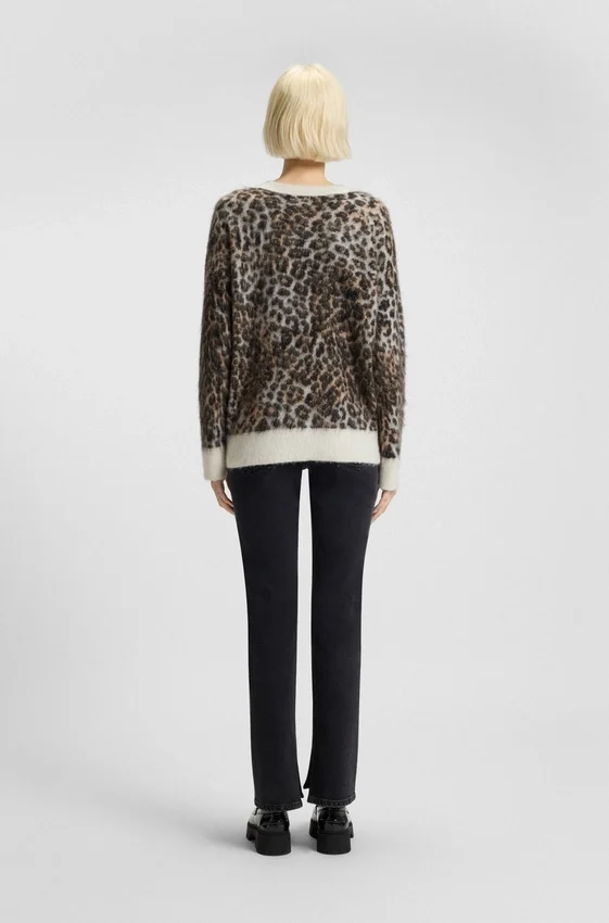 Stickad tröja med leopardmönster Stickad tröja med leopardmönster