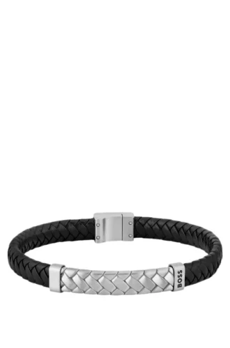 Svart flätad läderarmband med fiskbensmönstrade detaljer