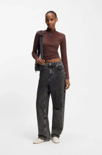 Svarta jeans i avslappnad passform i styv denim