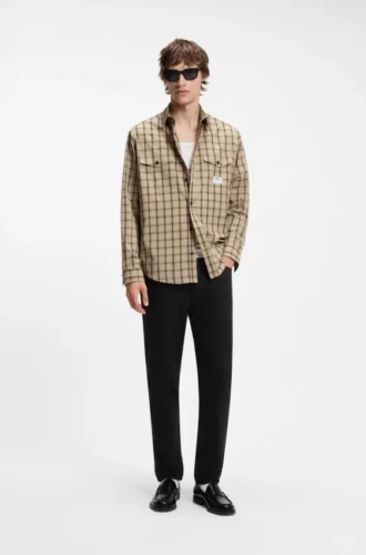 Svarta jeans med avsmalnande passform i stretchdenim