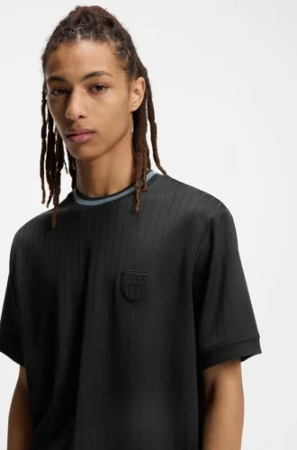 T-shirt i bomullsblandning med drop-needle-ränder