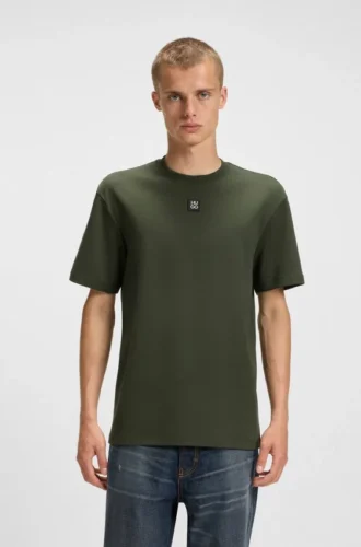 T-shirt i interlock-bomull med metallplatta med staplat logo