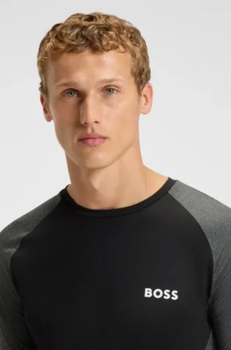 T-shirt i mesh-jersey med slim fit och färgblockering