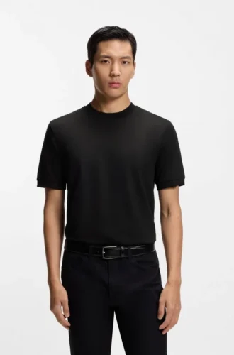 T-shirt i normal passform i en merceriserad bomullsblandning