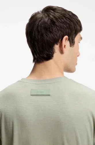 T-shirt i slub-interlock med smal passform