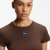 T-shirt i smal passform med logotyp i stretchbomull
