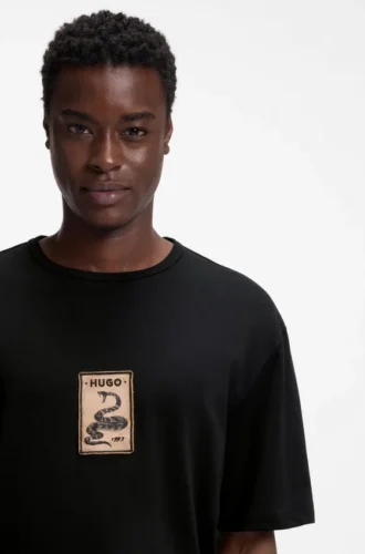 T-shirt med broderad emblem i bomullsfrotté