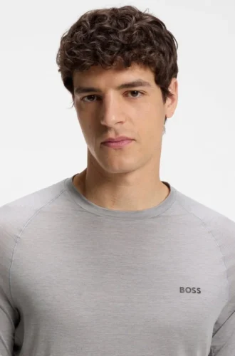T-shirt med logodetalj i smal passform