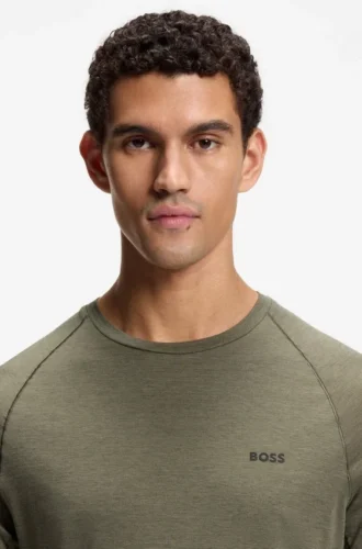 T-shirt med logodetalj i smal passform