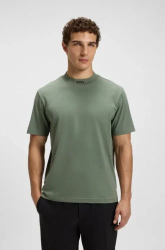 T-shirt med logotyp på kragen i stretchbomull