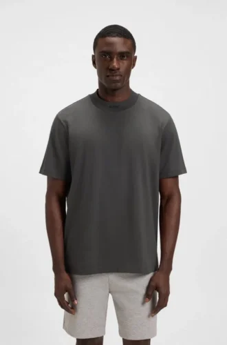 T-shirt med logotyp på kragen i stretchbomull