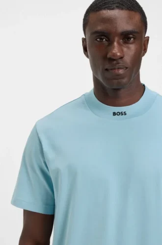 T-shirt med logotyp på kragen i stretchbomull