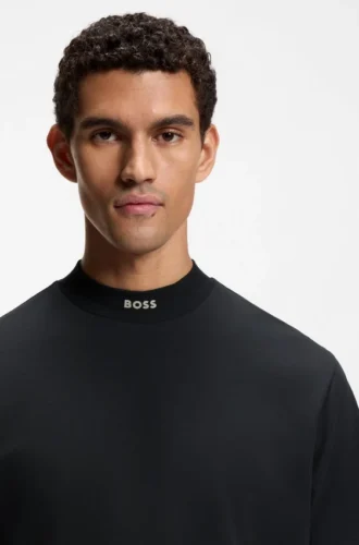 T-shirt med logotyp på kragen i stretchbomull