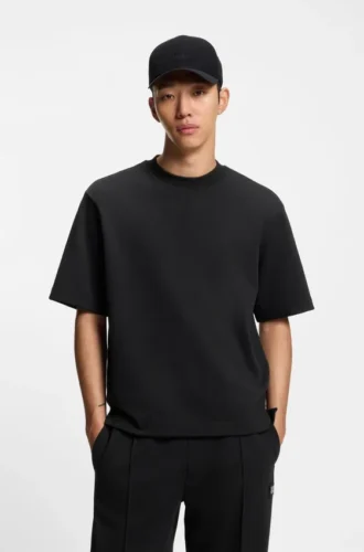 T-shirt med overlock-sömmar i avslappnad passform