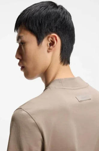 T-shirt med ståkrage och smal passform i stretchbomull