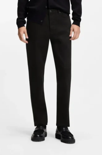 Tapered-fit-jeans i stretchdenim som behåller sin svarta färg