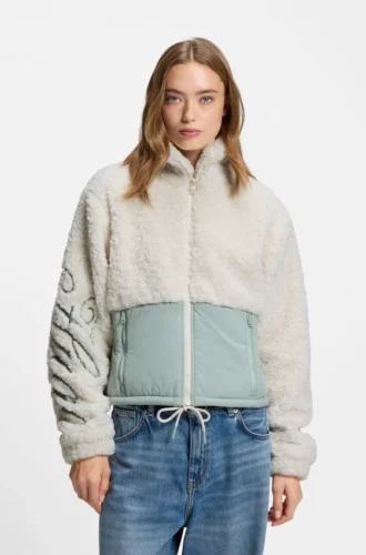 Teddyjacka med broderad logotyp och färgblockering