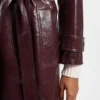 Trenchcoat i konstläder med dubbelknäppning