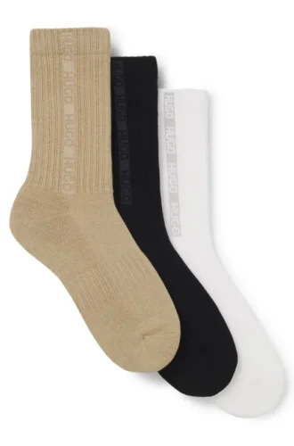 Trepack med strumpor med logotypband i normal längd