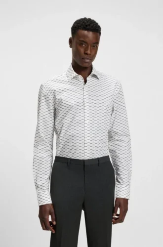 Tryckt slim fit-skjorta i bomullspoplin