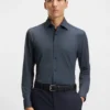 Tryckt slim fit-skjorta i funktionsstretch