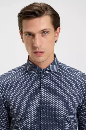 Tryckt slim fit-skjorta i italiensk funktionsstretchjersey
