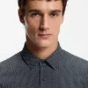 Tryckt slim fit-skjorta i stretchig funktionsjersey