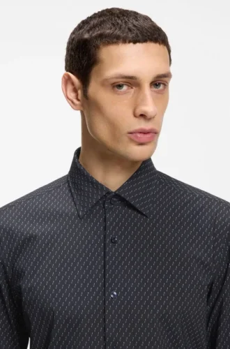 Tryckt slim fit-skjorta i stretchig funktionsjersey