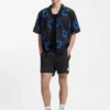 Vattenavvisande shorts med flagglogotyp